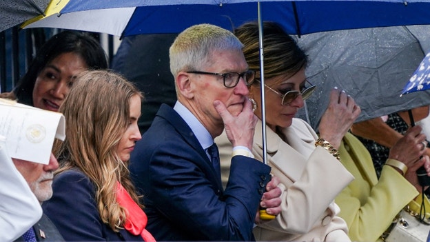 Apple CEO, business leaders seen on White House lawn as Trump welcomes King Charles III