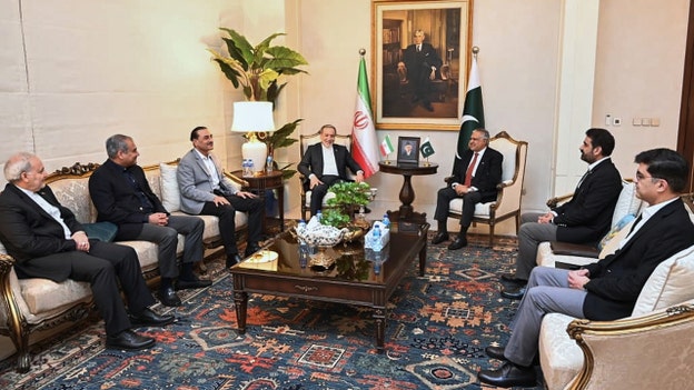 Iran foreign minister meets Pakistani leaders as US talks loom