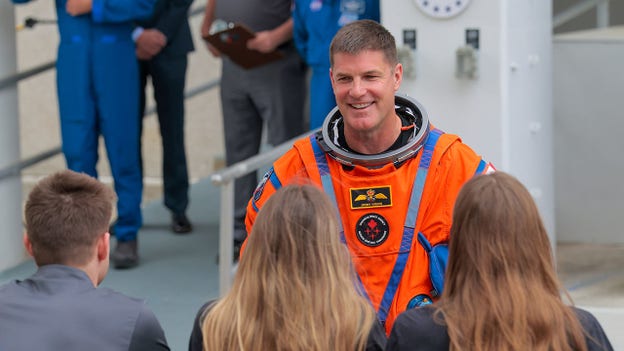 Canadian PM Mark Carney to speak with Artemis astronaut Jeremy Hansen