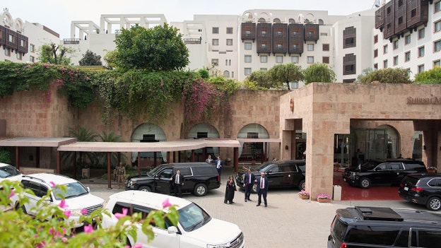 Ο ήλιος ανατέλλει πάνω από την Ισλαμαμπάντ καθώς οι συνομιλίες ΗΠΑ-Ιράν συνεχίζονται στη δεύτερη ημέρα