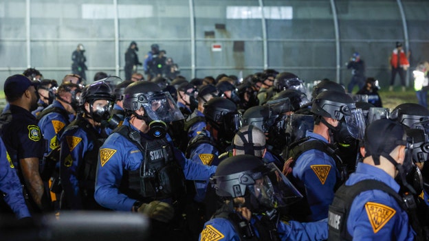 Newark mayor imposes curfew around ICE detention facility amid unrest