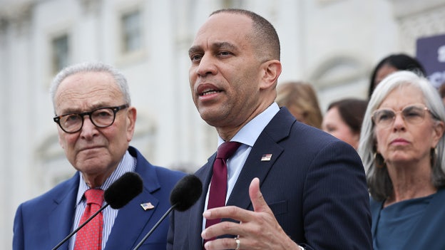 Hakeem Jeffries accuses GOP of being 'corrupt,' attempting to cheat following map ruling