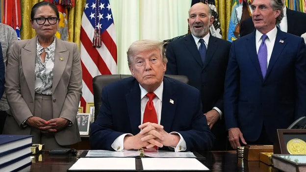 Trump says Tehran agreed to never develop nuclear weapon, denies US will pay Iran millions