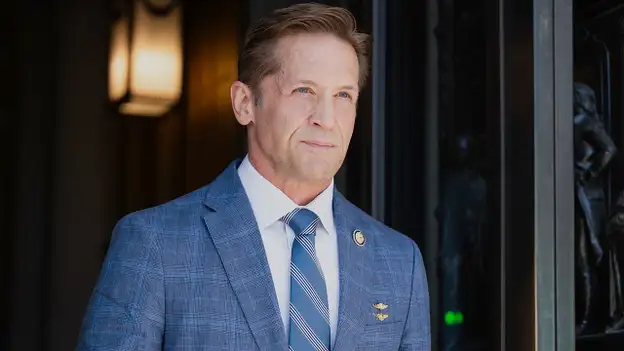 Former Navy pilot to challenge Republican in red Georgia district