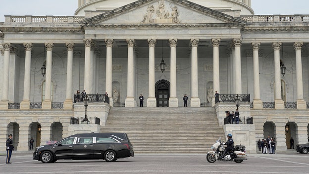 Hearse carrying body of late Sen. Lindsey Graham arrives on Capitol Hill
