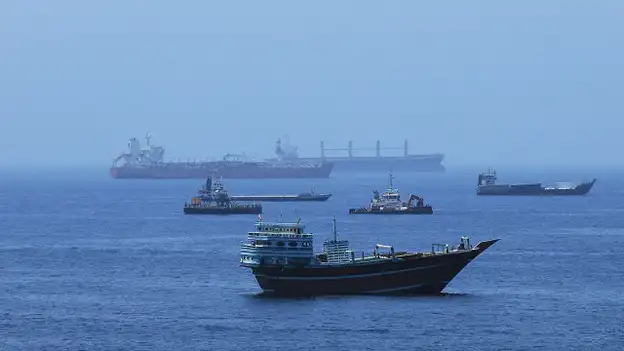 Oil rises more than 1% as Hormuz tensions and Red Sea threats persist