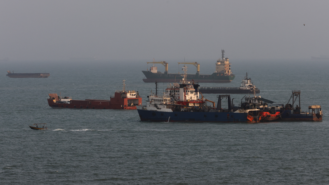 Iran tells US Trump 'miscalculated' on Strait of Hormuz; Treasury Secretary unveils unprecedented economic measures, continued blockade