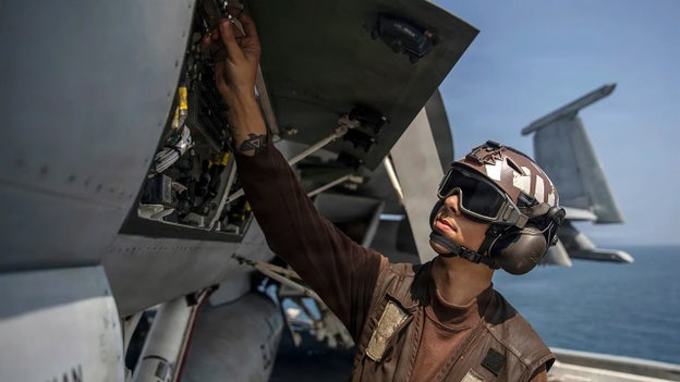 Maintenance of aircraft onboard USS Abraham Lincoln / CENTCOM