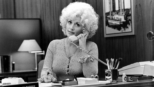 ‘9 to 5’ audience gasps as Dolly Parton’s death announced before musical