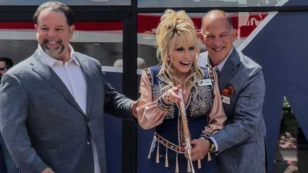 Country star Dolly Parton made final appearance 2 months before her death