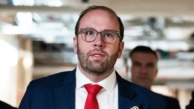 Top congressional investigator wins GOP primary