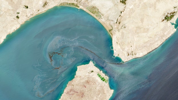 2 slicks appear in Strait of Hormuz, Persian Gulf: report