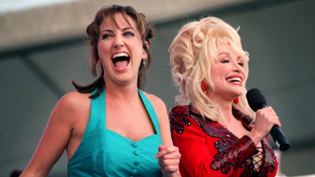Lee Ann Womack imagines Dolly Parton joining 'angel band' in touching tribute