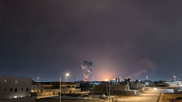 Gulf states urge international response to Houthi attacks amid regional escalation