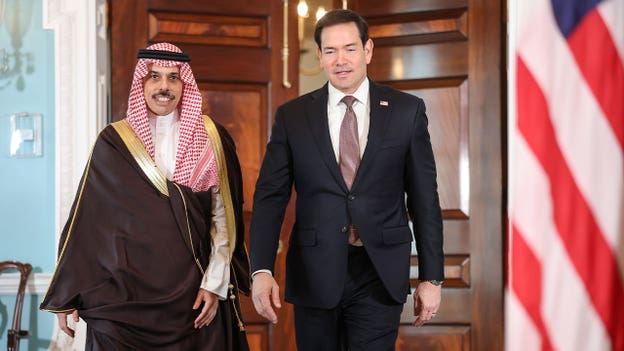 Saudi foreign minister discusses restoring Hormuz navigation with US senators