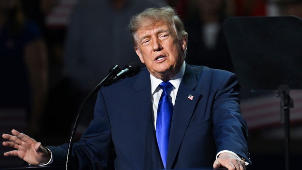 Trump pitches election as choice between economic comeback and Democrats: ‘Let us finish the job’