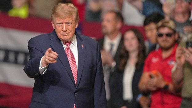 Trump’s $5,000 check promise tests voter trust
