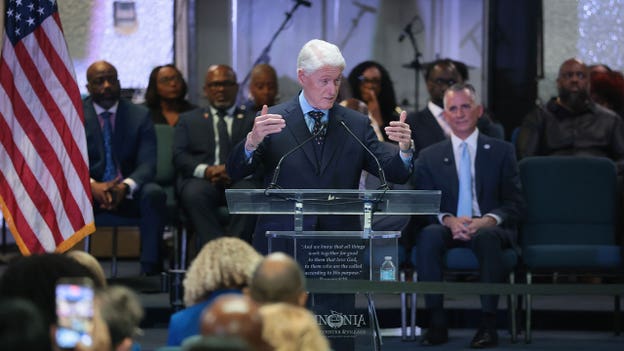 Bill Clinton questions GOP strategy toward Cuban voters at Florida midterm campaign stop