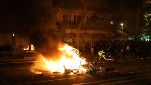 Student protesters submit 10-point plan demanding sweeping reforms from Macron