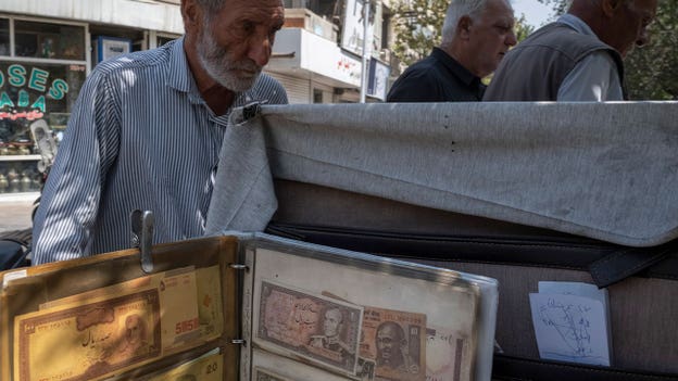 Iran's currency sinks to new low as investors scramble for alternatives