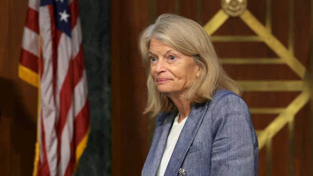 GOP Sen Lisa Murkowski backs Democrat in Alaska's gubernatorial contest