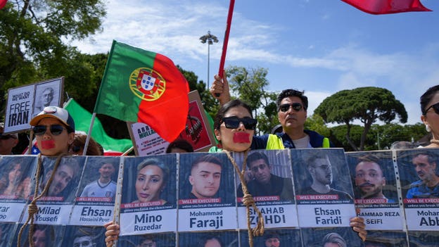 Iranian authorities reportedly pressure organizers to cancel memorial for executed mountaineer