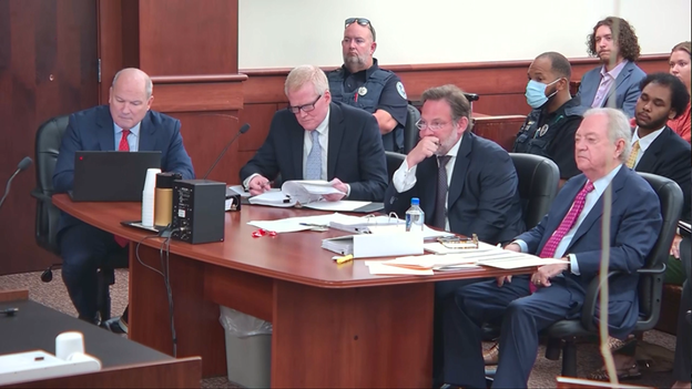 Murdaugh arrives in court in suit and tie as hearing kicks off