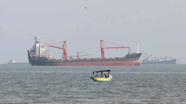 Oil prices rise as US orders diplomats to leave Saudi Arabia amid Houthi attacks
