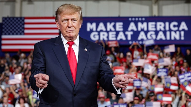 Trump mocks Obama's 'trickling' Michigan crowd size as former president campaigns for Democrats