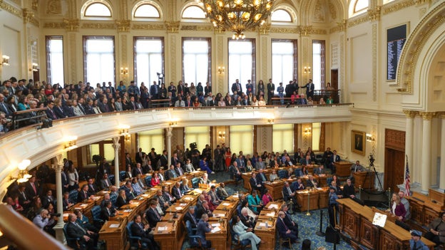 New Jersey lawmakers advance bill regulating AI hiring tools and workplace surveillance