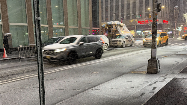 Snow starting to stick in Midtown Manhattan as historic blizzard ramps up