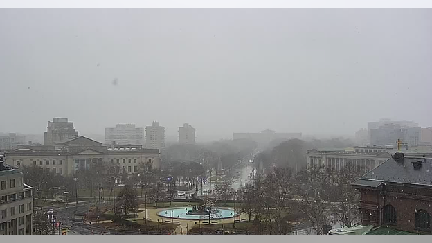 Snow flying in Philadelphia as nor'easter ramps up