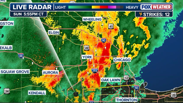 Powerful thunderstorms roar through Chicago ahead of expected snow