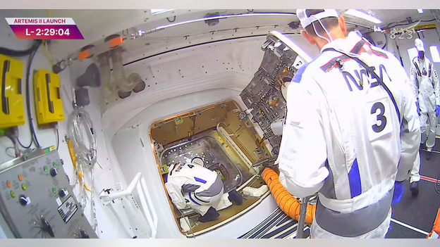 Orion hatch checks verified for airtight integrity ahead of launch