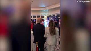 Trump, Melania serenaded by Elvis impersonator at Virginia golf club - Fox News