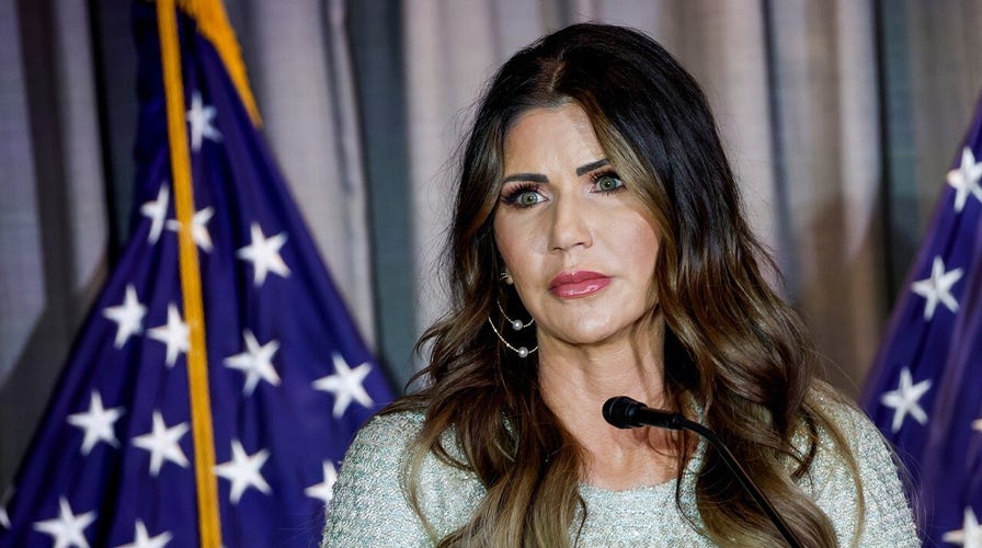 Trump nombra a la gobernadora Kristi Noem secretaria DHS