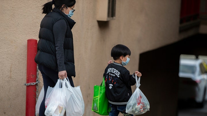 Health officials debate effectiveness of public using face masks