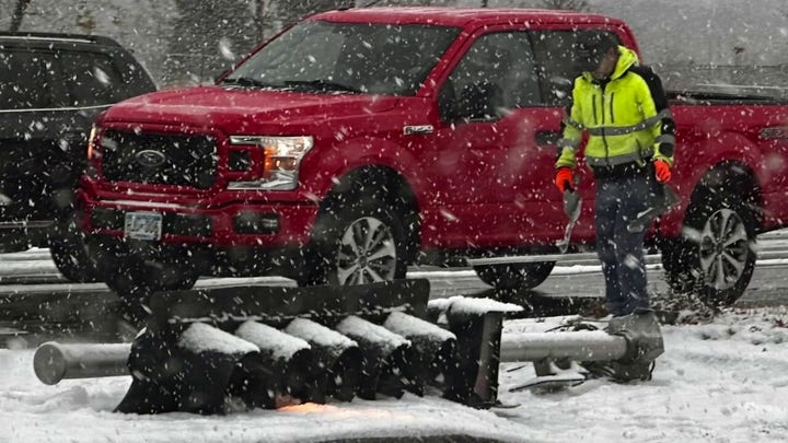 Minnesota's first measurable snowfall hits roadways