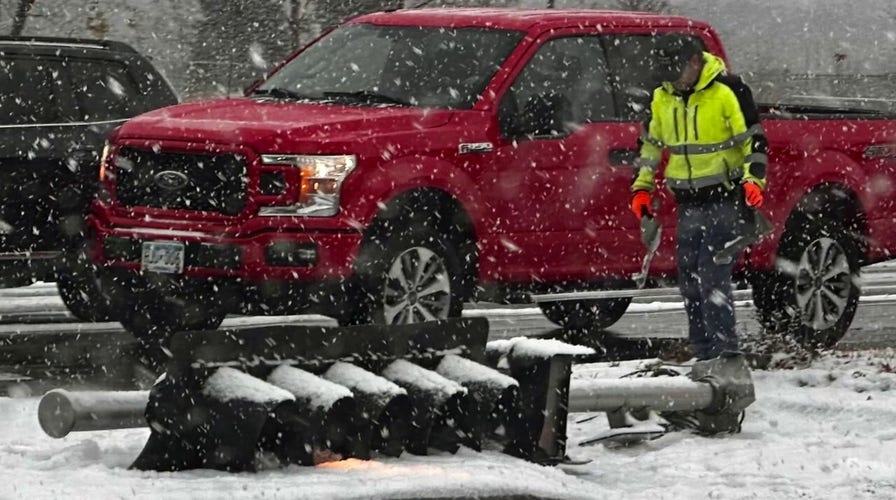 Minnesota's first measurable snowfall hits roadways