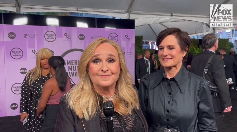 Melissa Etheridge remembers Olivia Newton-John as a 'good friend' ahead of Pink's AMA tribute