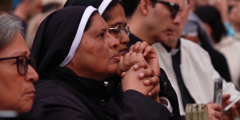 Mourners gather in Rome to honor Pope Francis after his death