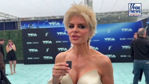 Lisa Rinna on how she decided what to wear to VMAs