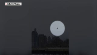 Helicopter plummets from sky over Hudson River - Fox News