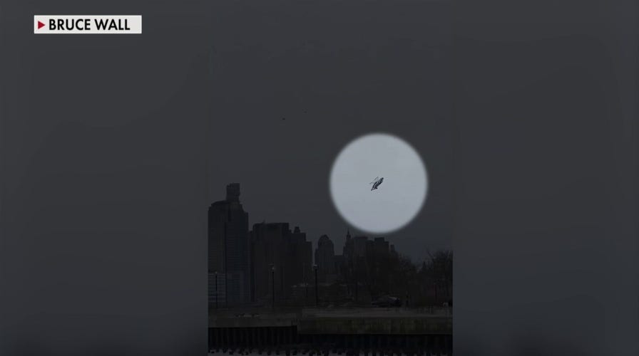 Helicopter plummets from sky over Hudson River