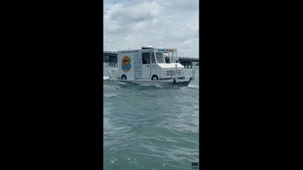 Floating ice cream truck turns heads while serving treats on Florida bay