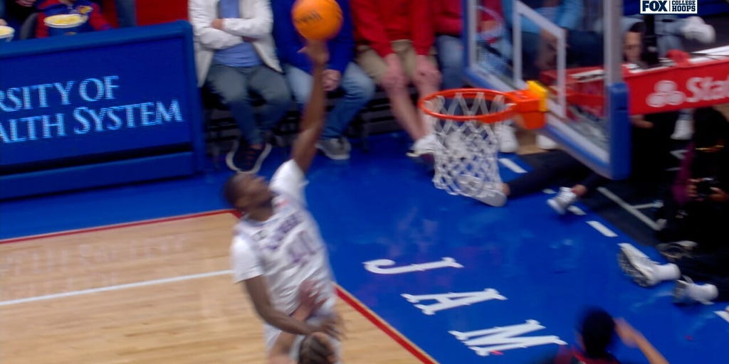 Kansas’ Melvin Council Jr. Lobs it Up to Flory Bidunga for One-Handed Finish vs. Utah