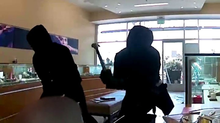 California smash-and-grab suspects target jewelry store