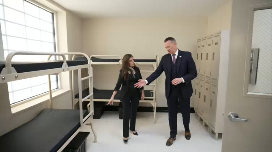 Dentro de una instalación de ICE en NJ