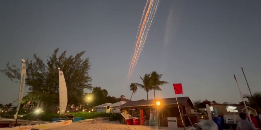 Debris from SpaceX Starship streaks through the sky