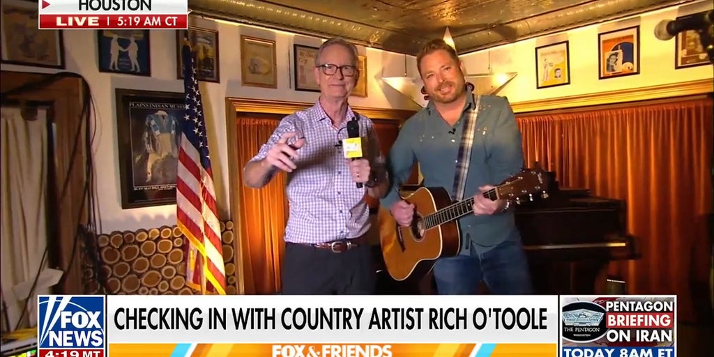 Country artist Rich O’Toole joins ‘Fox & Friends’ in Houston